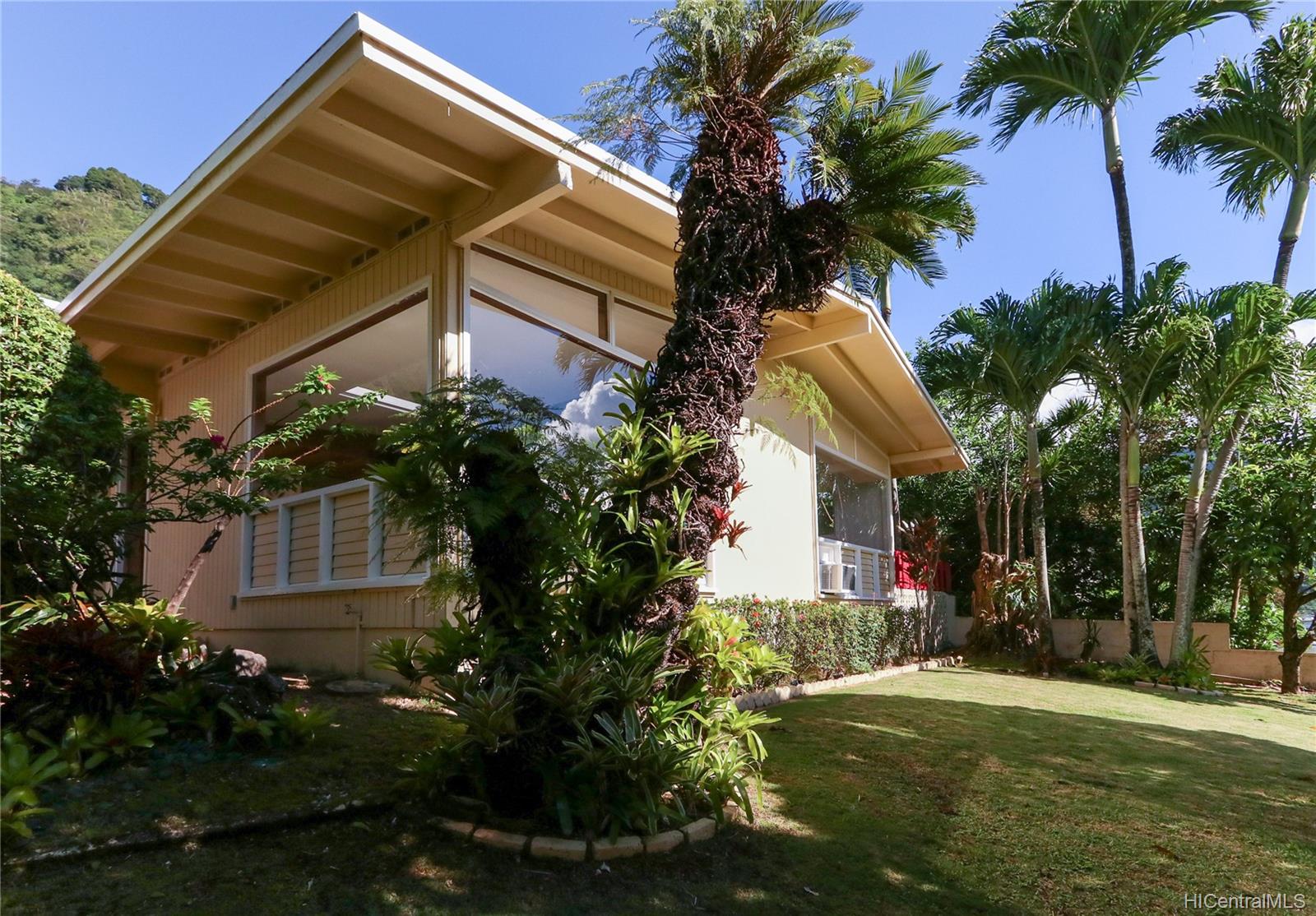 3286 Loulu Street Honolulu, HI 96822