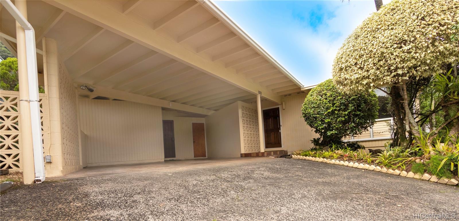 3286 Loulu Street Honolulu, HI 96822