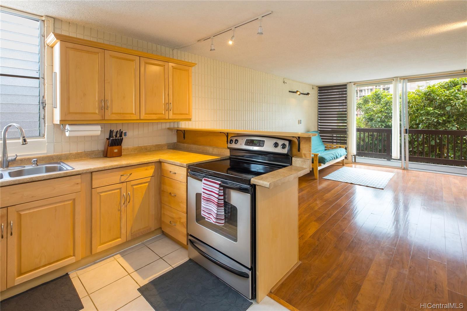 1524 Pensacola Street #109, Honolulu, HI 96822