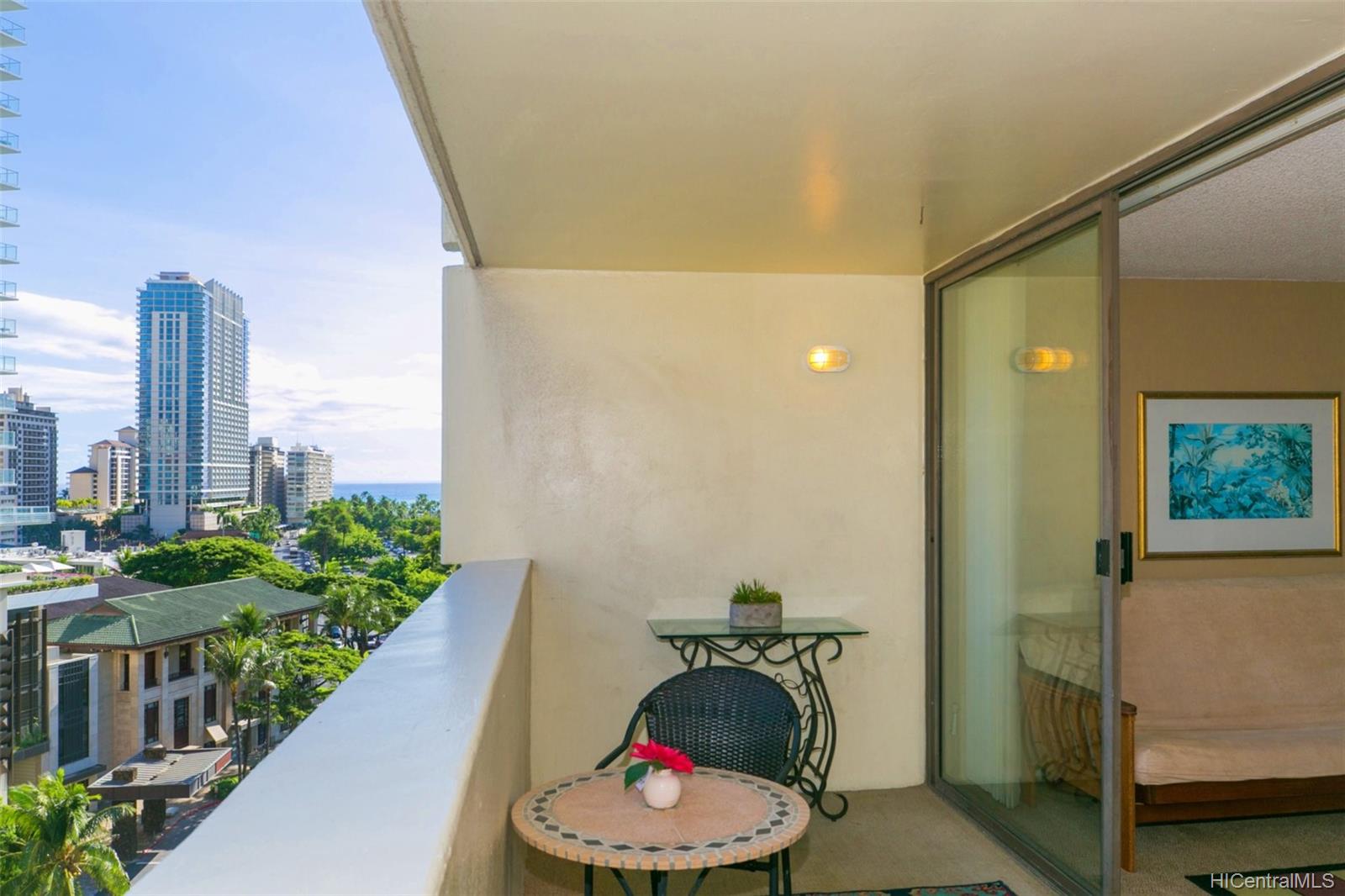 2092 Kuhio Avenue #1204, Honolulu, HI 96815