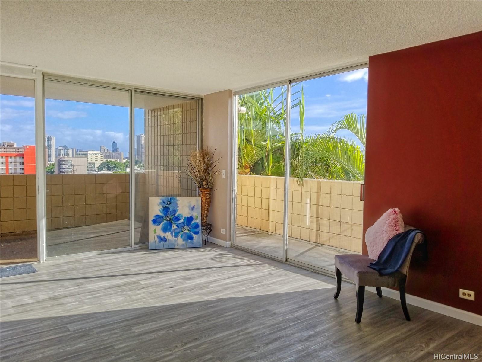 1524 Pensacola Street #211, Honolulu, HI 96822