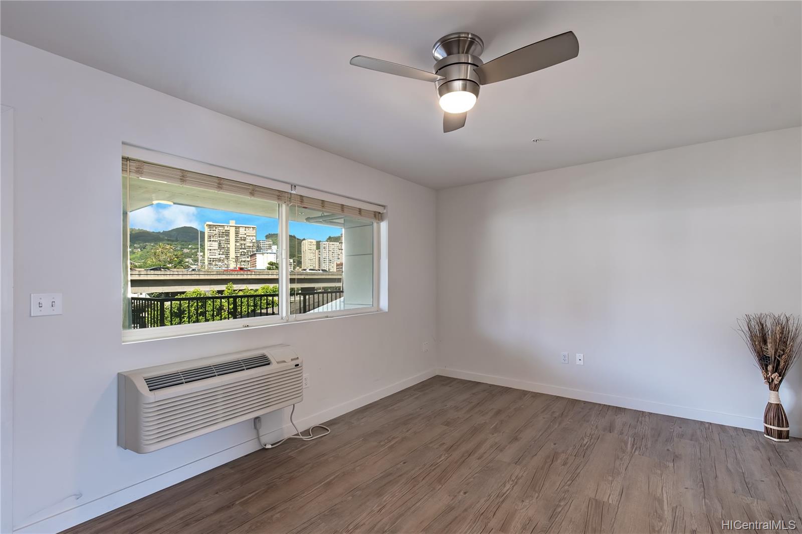 1310 Pensacola Street #303, Honolulu, HI 96814