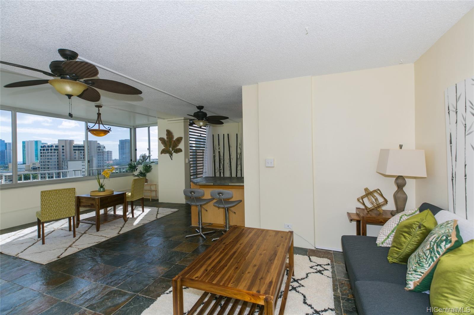 1400 Pensacola Street #902, Honolulu, HI 96822