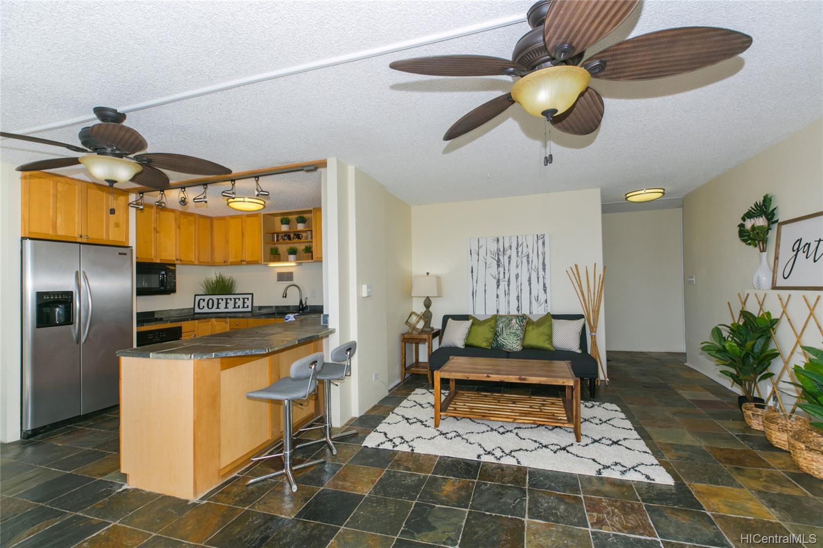 1400 Pensacola Street #902, Honolulu, HI 96822