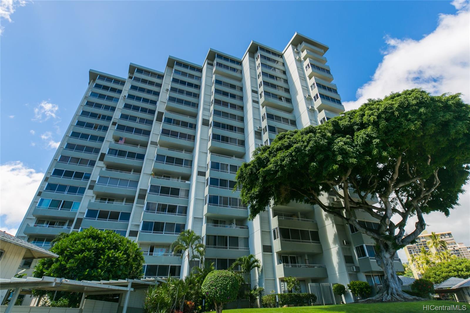 1400 Pensacola Street #902, Honolulu, HI 96822