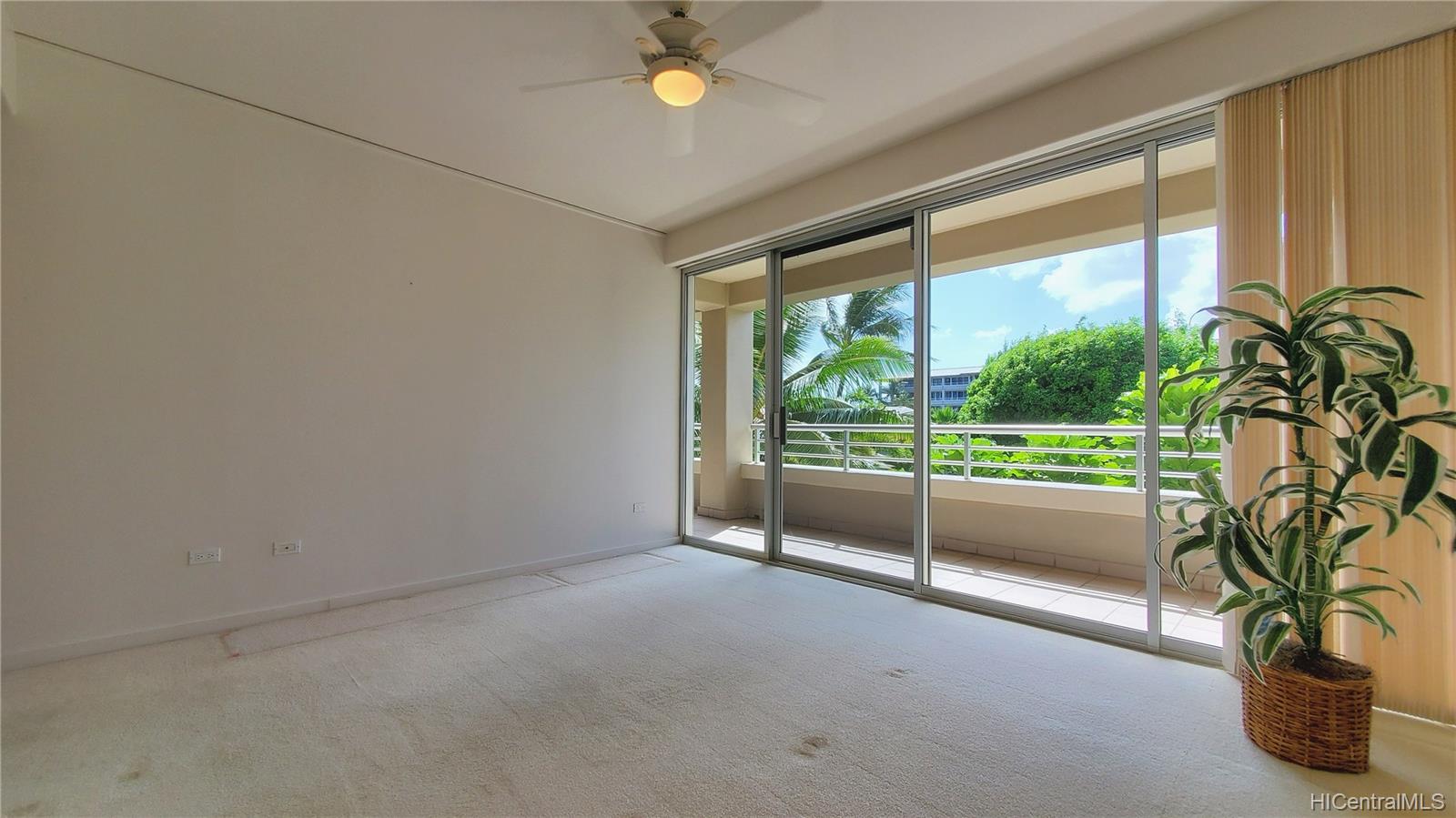 1 Keahole Place #3312, Honolulu, HI 96825