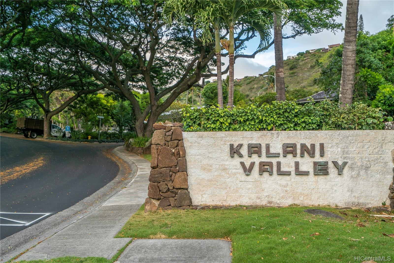 1597 Kalaniuka Circle #85, Honolulu, HI 96821