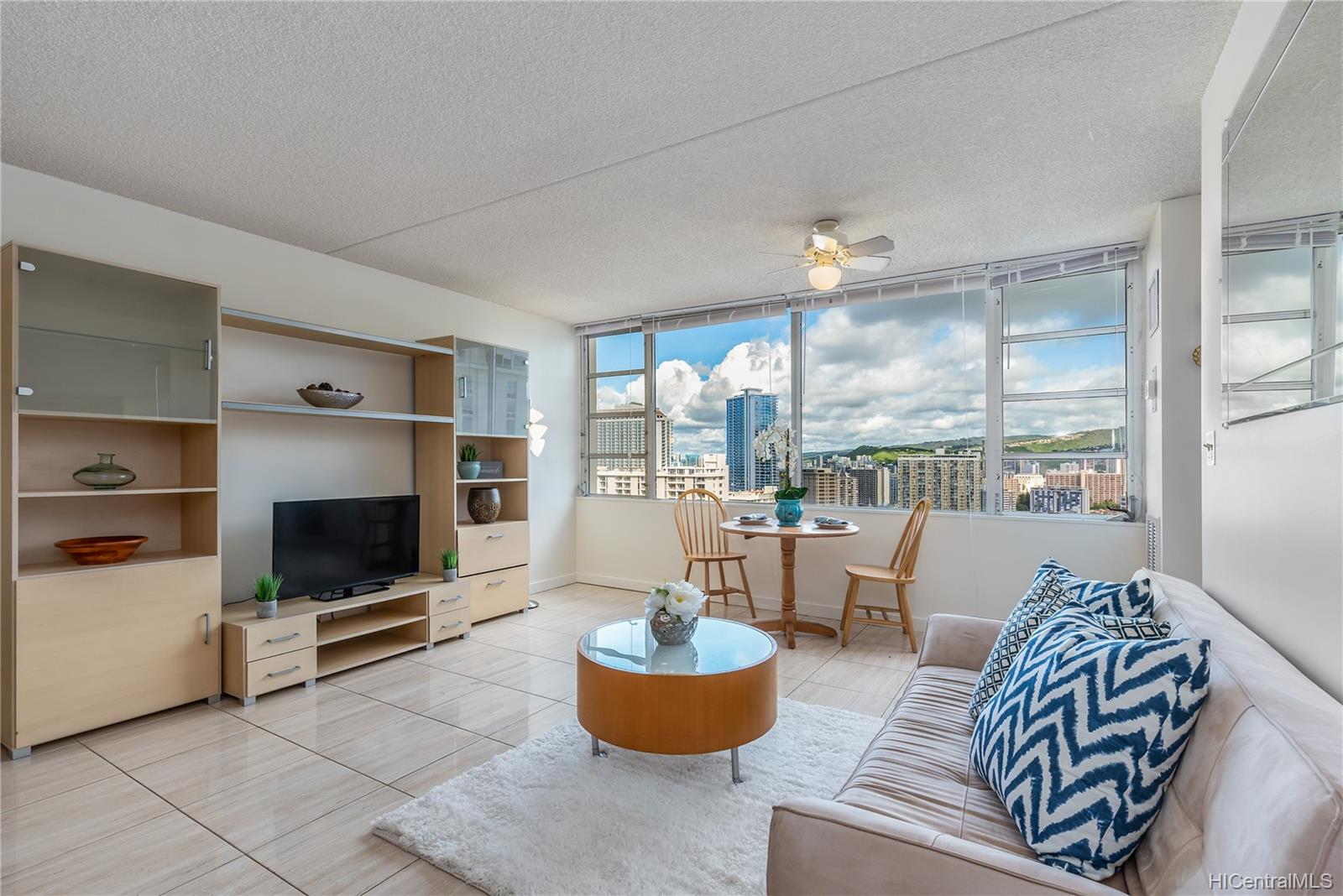 400 Hobron Lane #2604, Honolulu, HI 96815