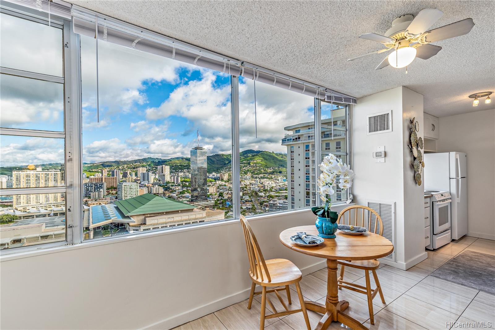 400 Hobron Lane #2604, Honolulu, HI 96815