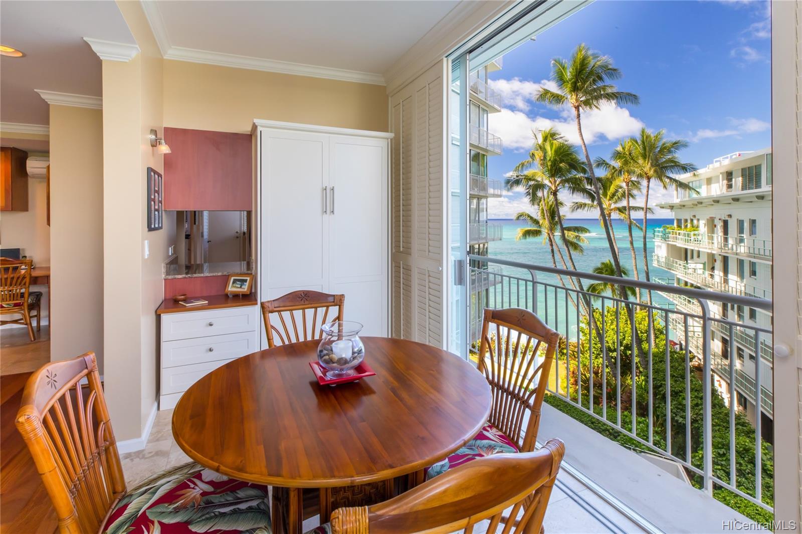 2969 Kalakaua Avenue #305, Honolulu, HI 96815