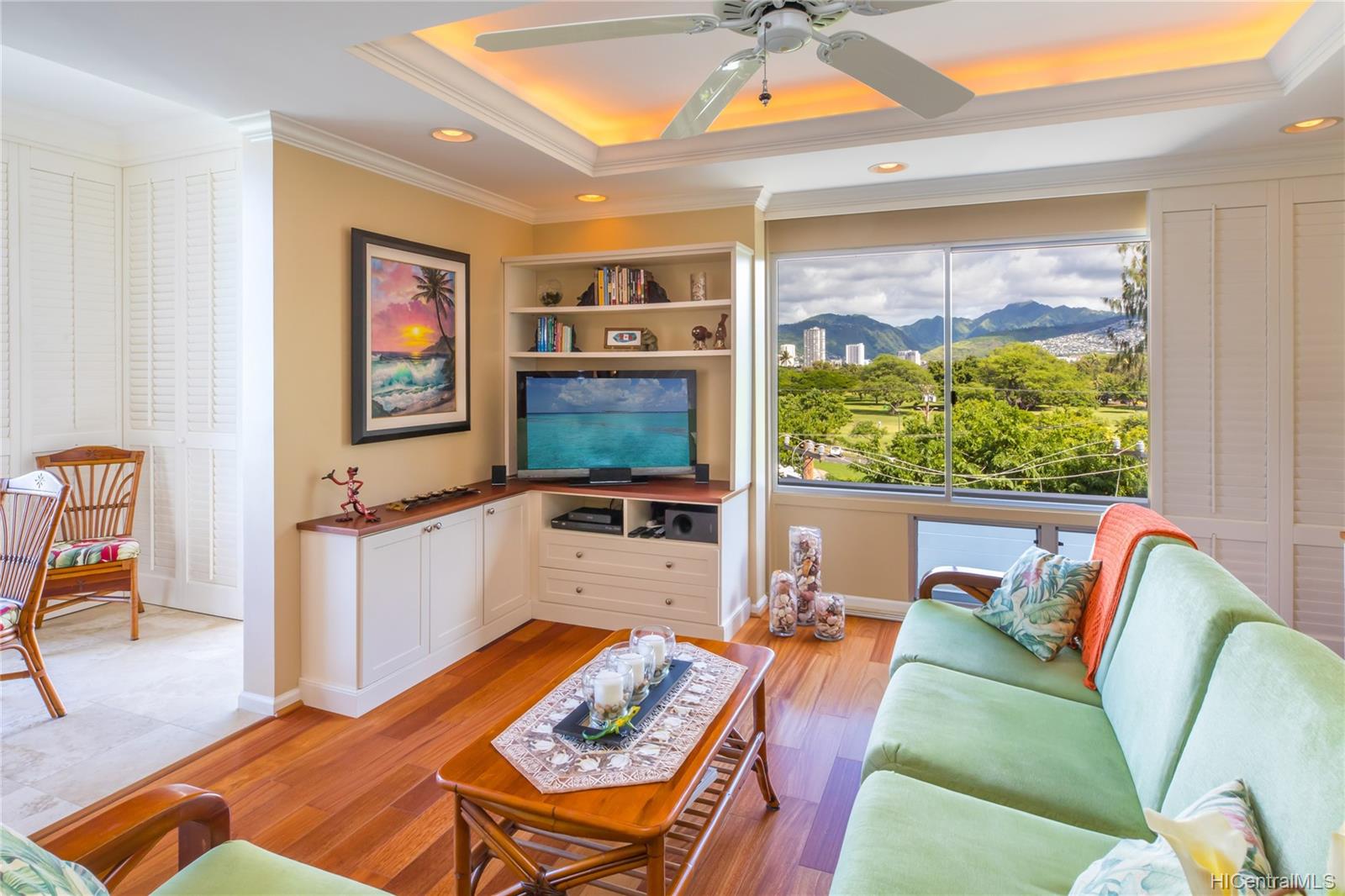 2969 Kalakaua Avenue #305, Honolulu, HI 96815