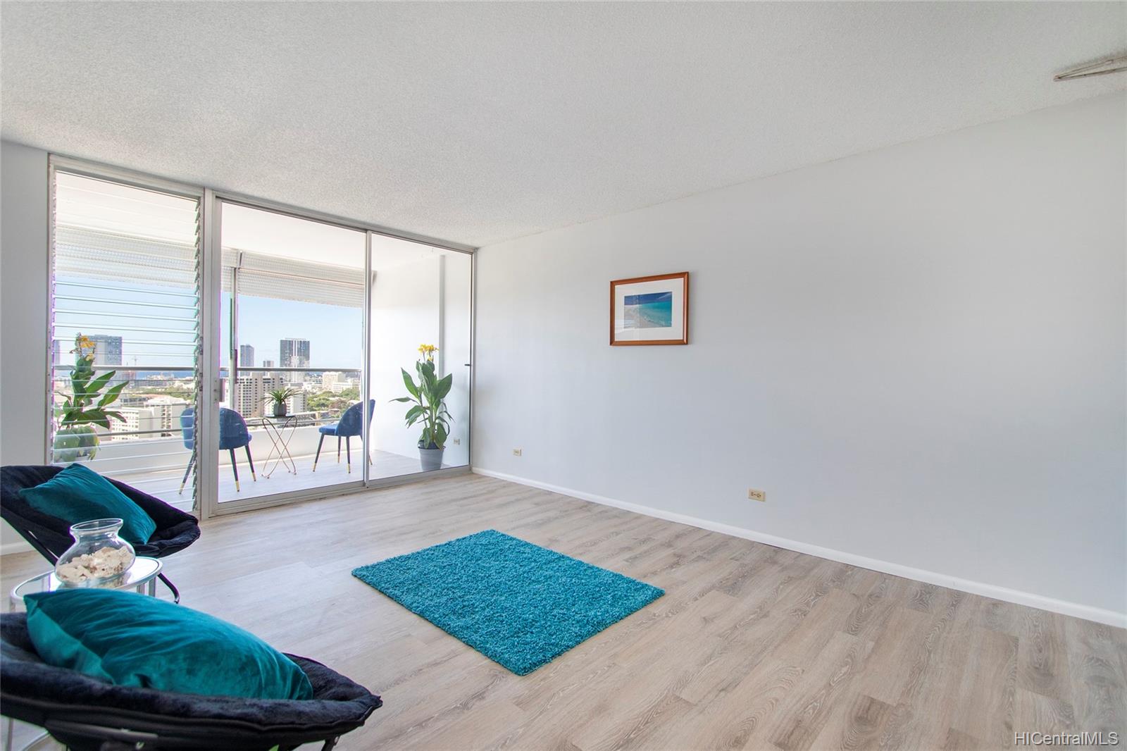 1556 Piikoi Street #2004, Honolulu, HI 96822