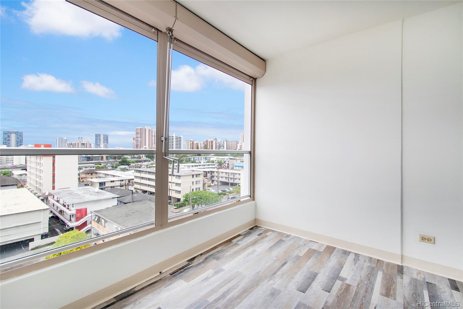 1556 Piikoi Street #808, Honolulu, HI 96822