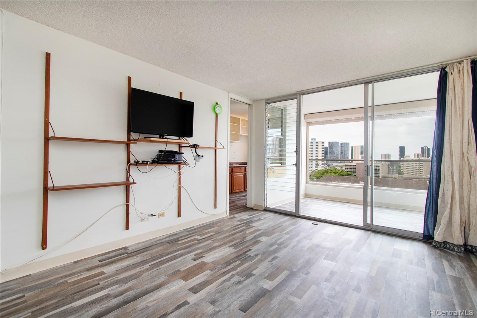 1556 Piikoi Street #808, Honolulu, HI 96822