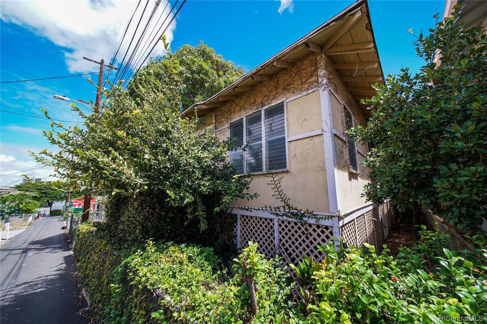 124 Milo Lane Honolulu, HI 96813