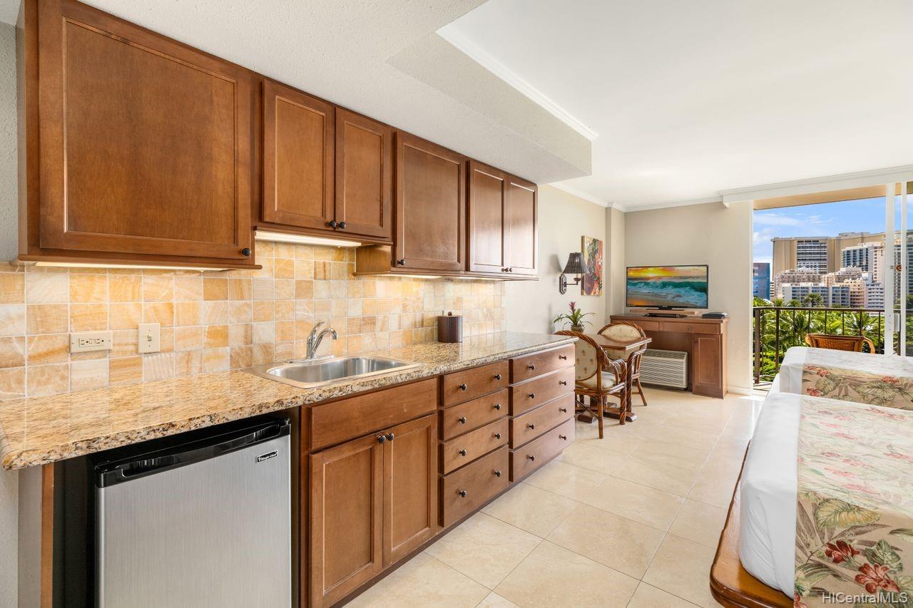 2045 Kalakaua Avenue #512, Honolulu, HI 96815