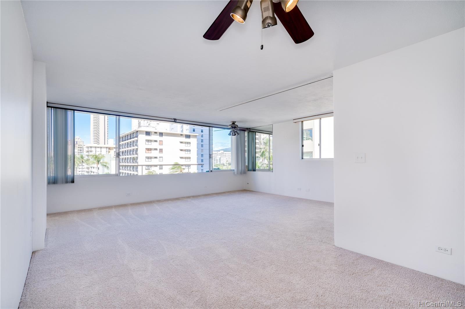 435 Seaside Avenue #608, Honolulu, HI 96815