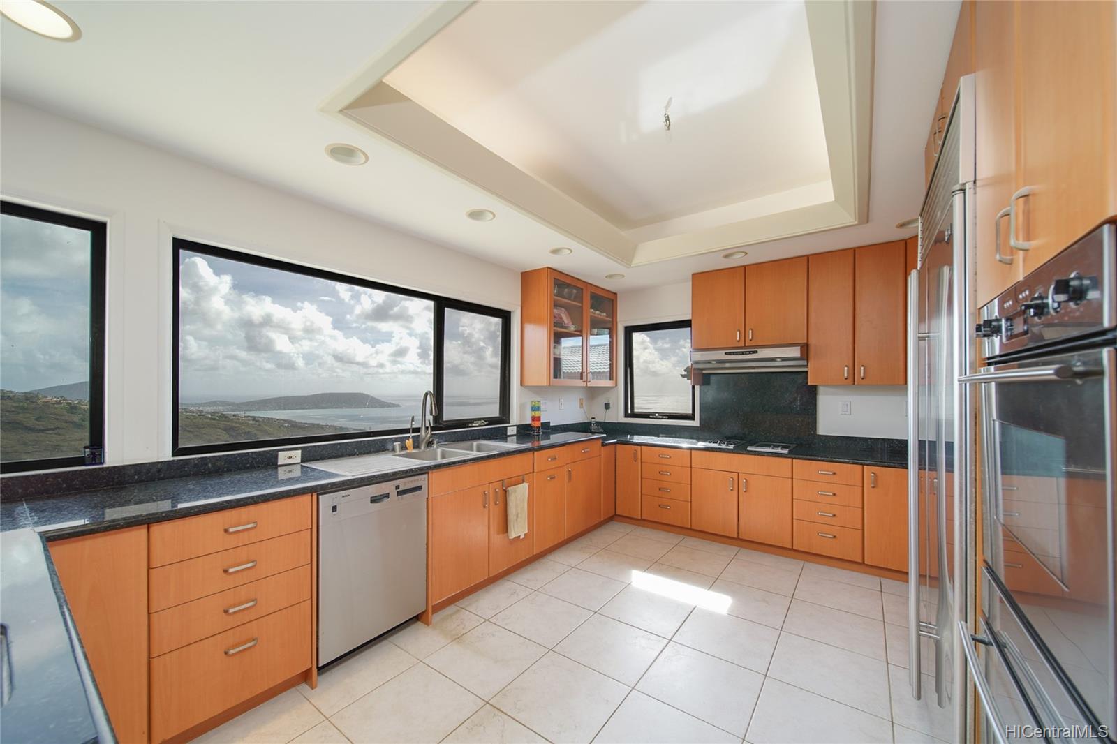 5343 Kahalakua Street Honolulu, HI 96821