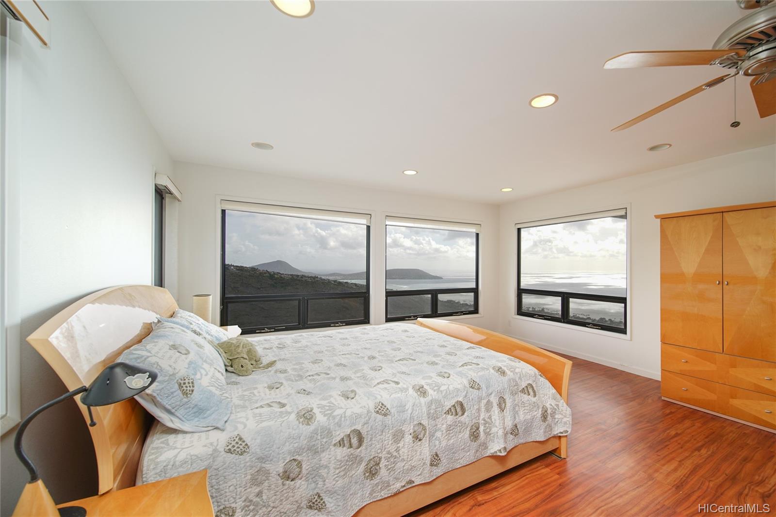 5343 Kahalakua Street Honolulu, HI 96821