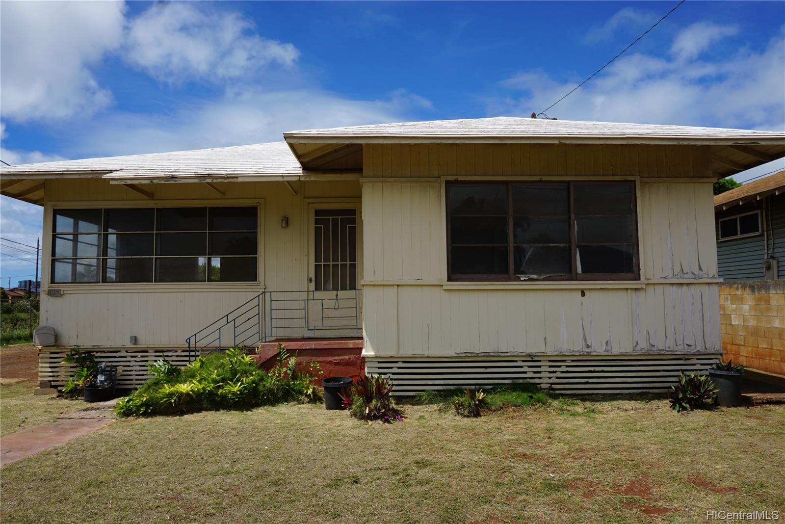 1042 8th Avenue Honolulu, HI 96816