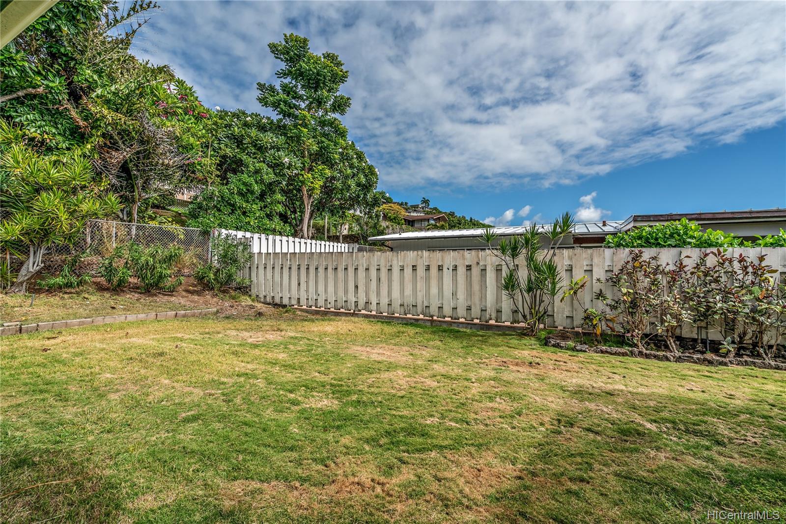 4912 Poola Street Honolulu, HI 96821