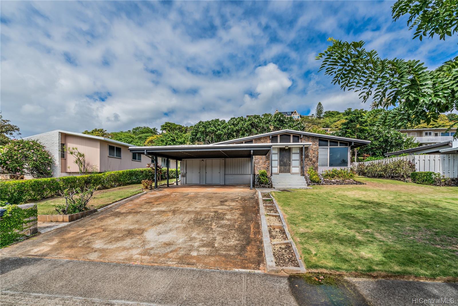 4912 Poola Street Honolulu, HI 96821