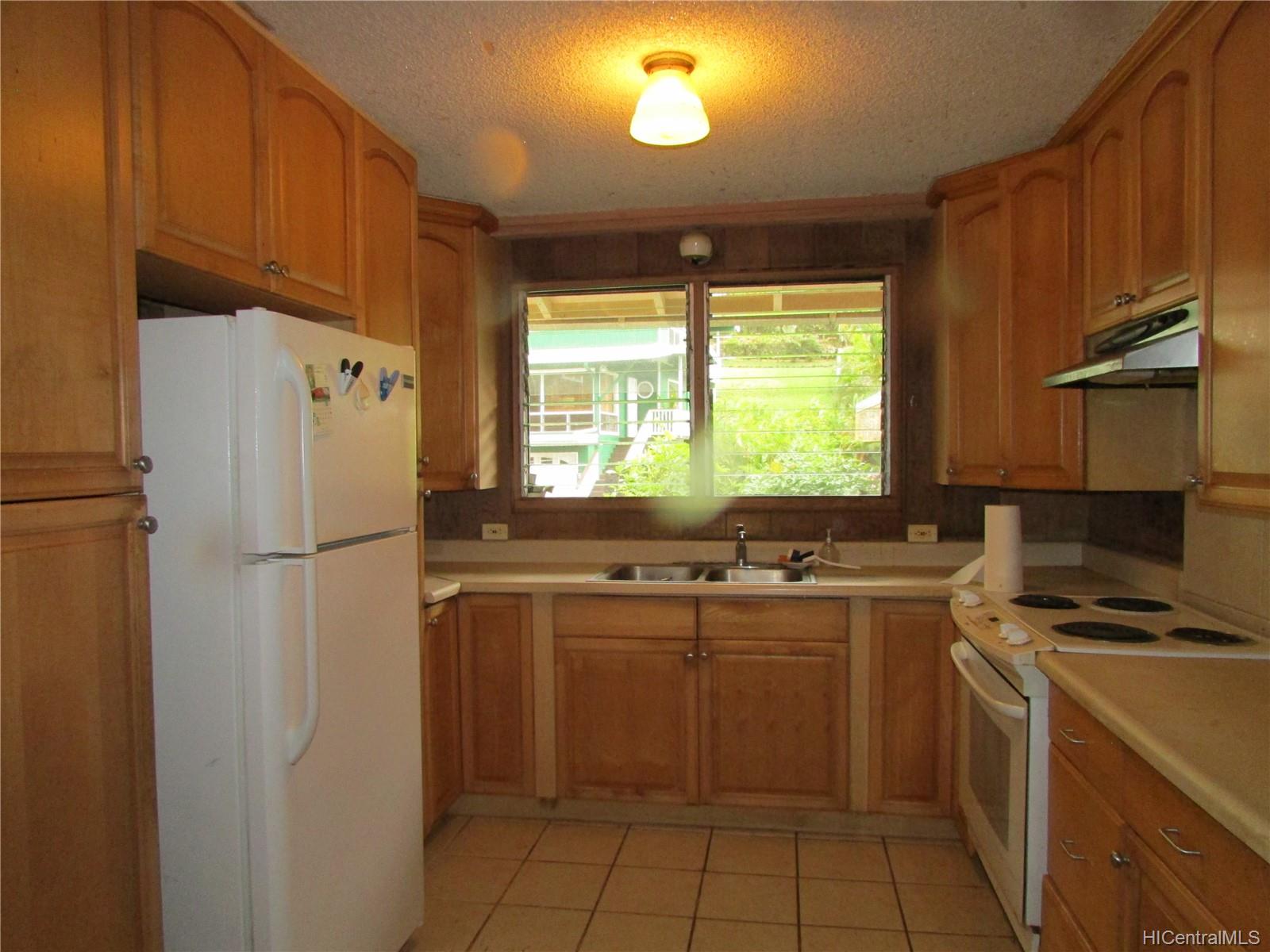 1176 Hind Iuka Drive Honolulu, HI 96821