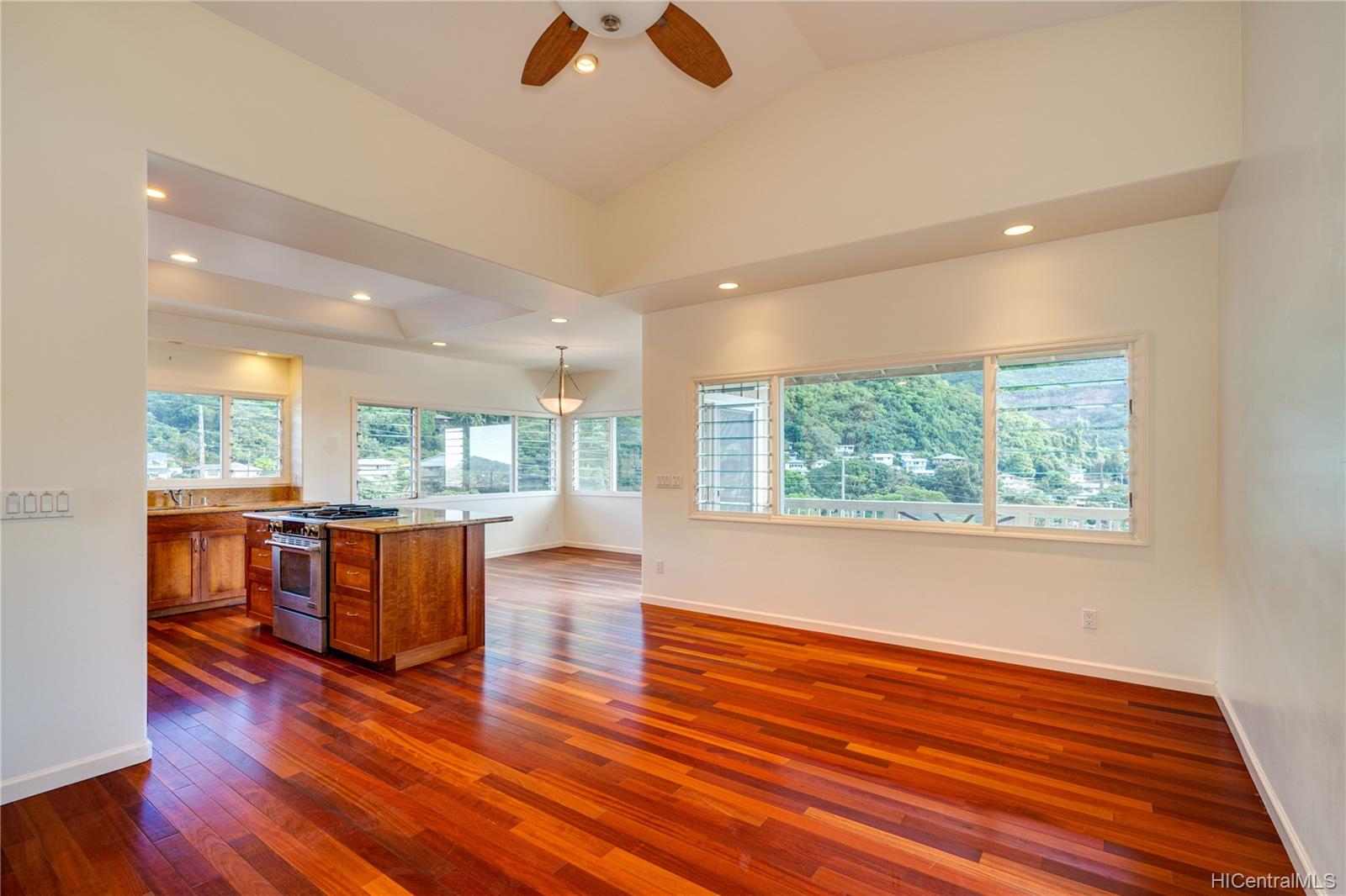 2433 Jasmine Street Honolulu, HI 96816