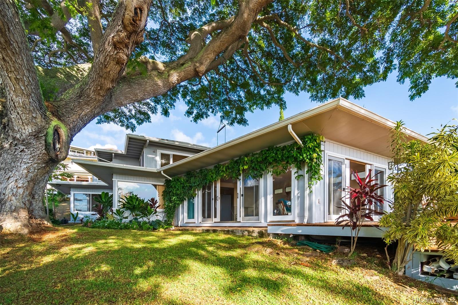 3769 Mariposa Drive Honolulu, HI 96816