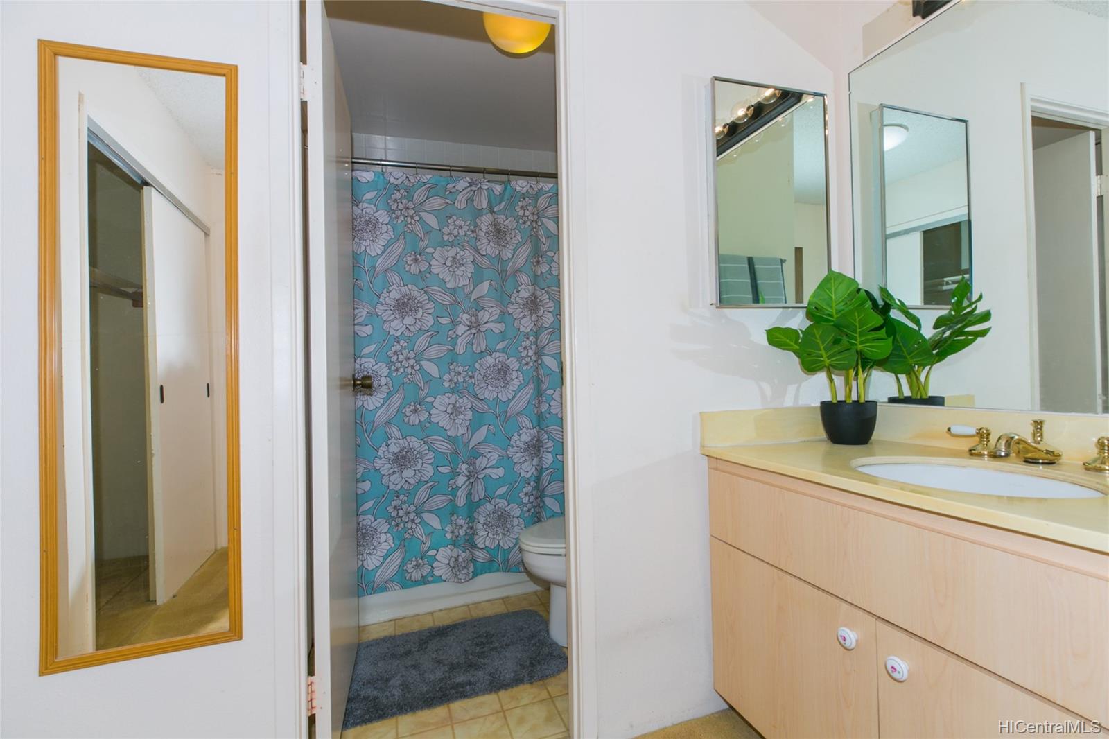 55 Kukui Street #D804, Honolulu, HI 96813