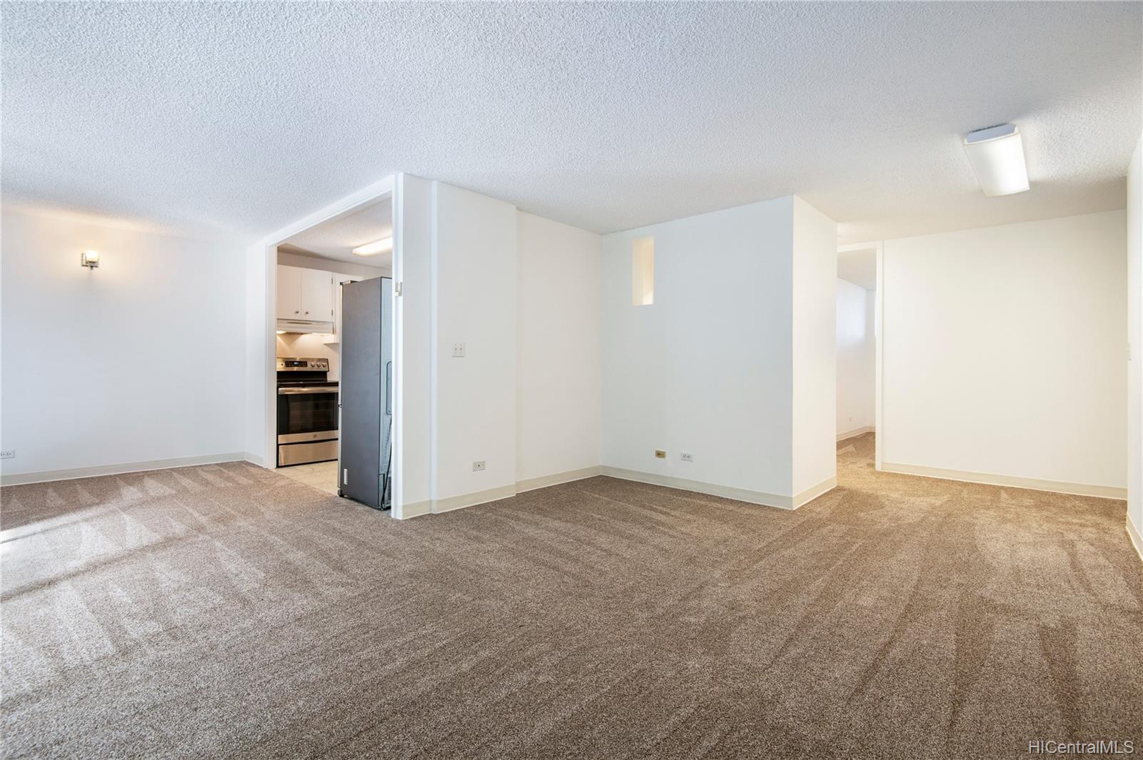 1400 Pensacola Street #405, Honolulu, HI 96822