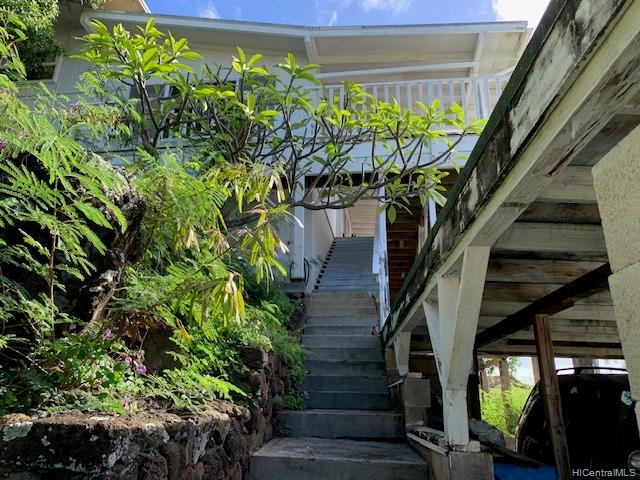 1327 Hoakoa Place Honolulu, HI 96821