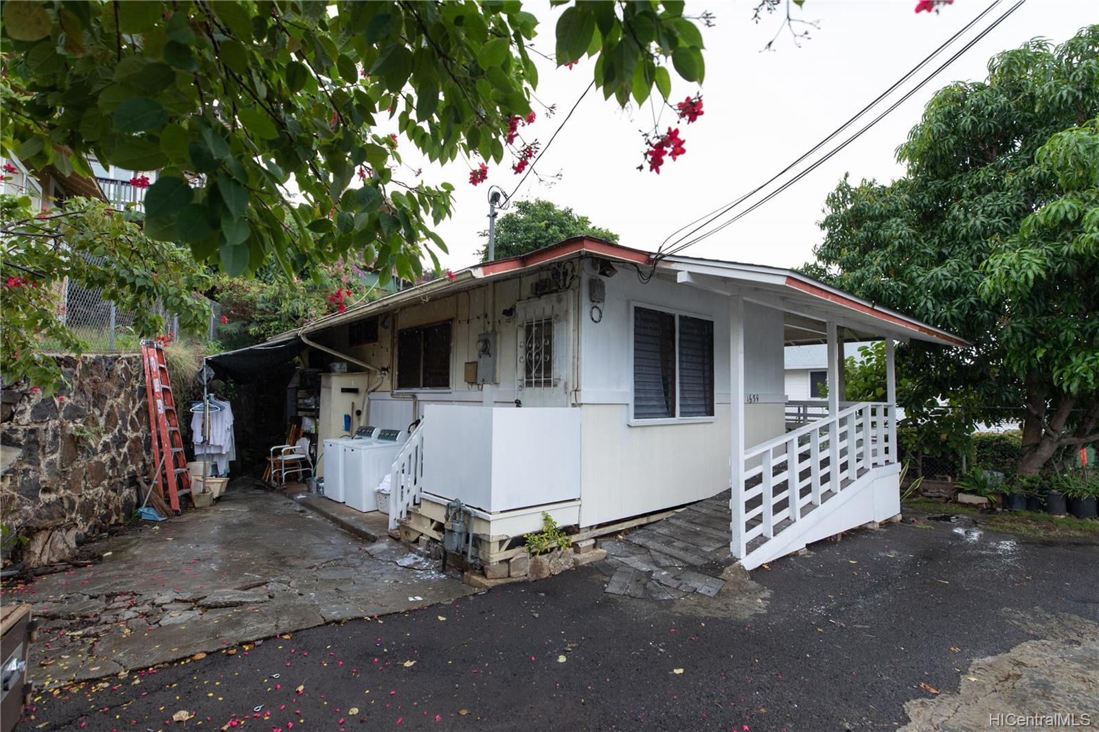 1639 Lusitana Street Honolulu, HI 96813