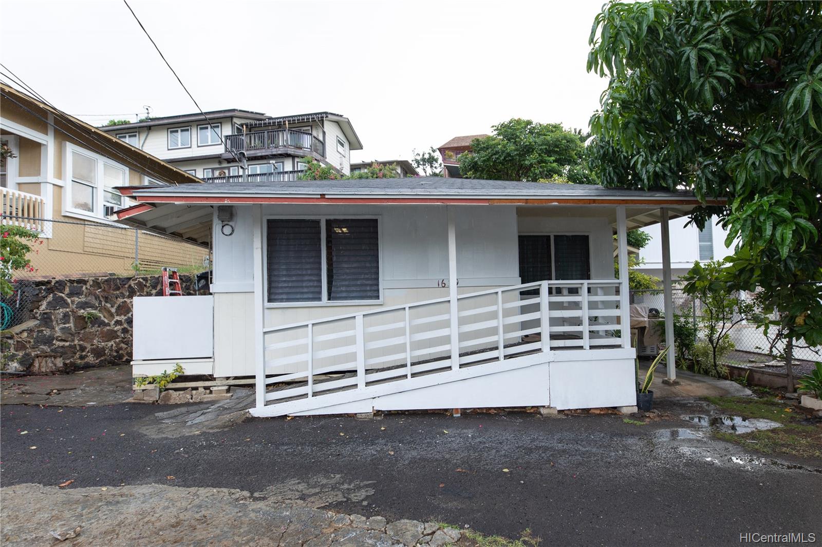 1639 Lusitana Street Honolulu, HI 96813