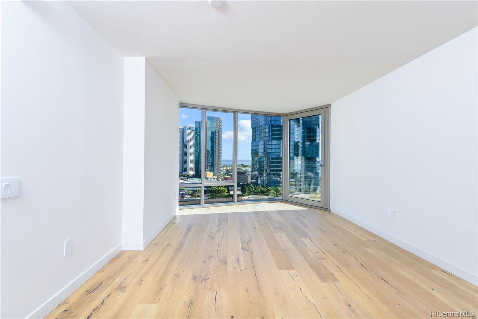 1001 Queen Street #1504, Honolulu, HI 96814