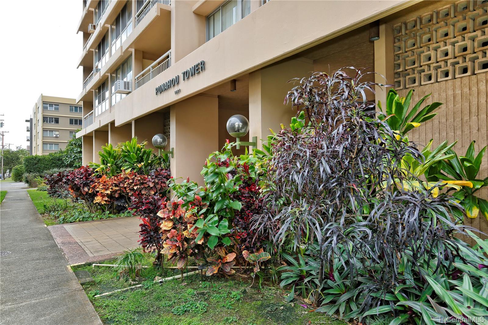 1621 Dole Street #204, Honolulu, HI 96822