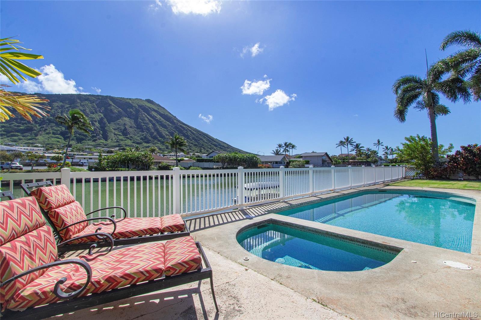 7053 Niumalu Loop Honolulu, HI 96825