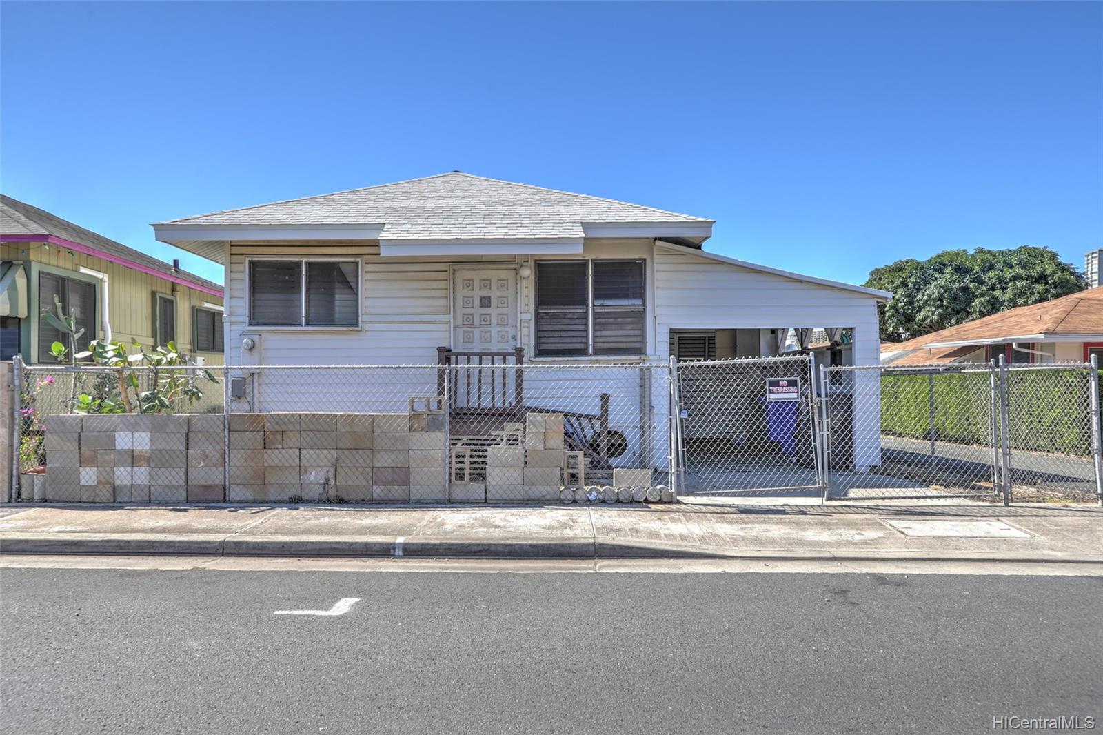 3521 Kanaina Avenue Honolulu, HI 96815