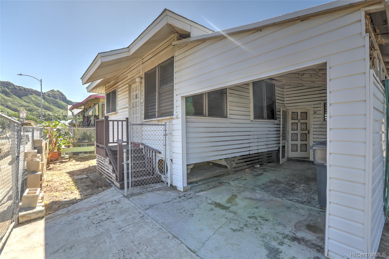 3521 Kanaina Avenue Honolulu, HI 96815