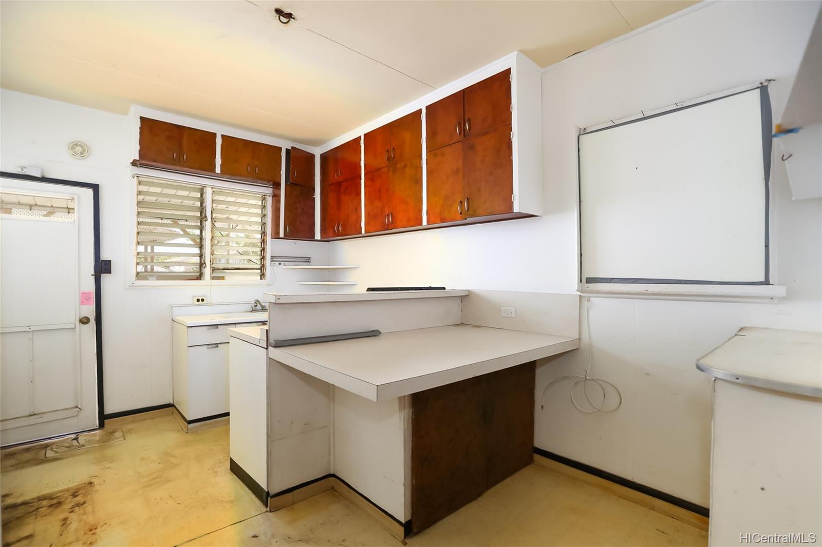 3521 Kanaina Avenue Honolulu, HI 96815