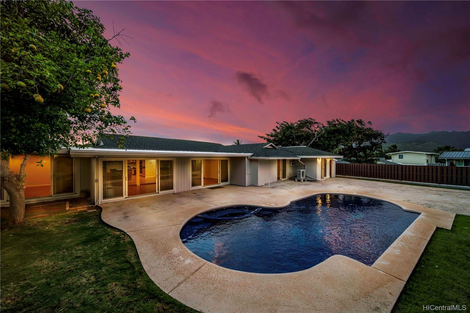 62 Makaweli Street Honolulu, HI 96825