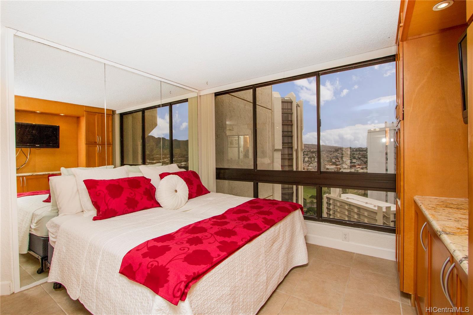 300 Wai Nani Way #I2105, Honolulu, HI 96815