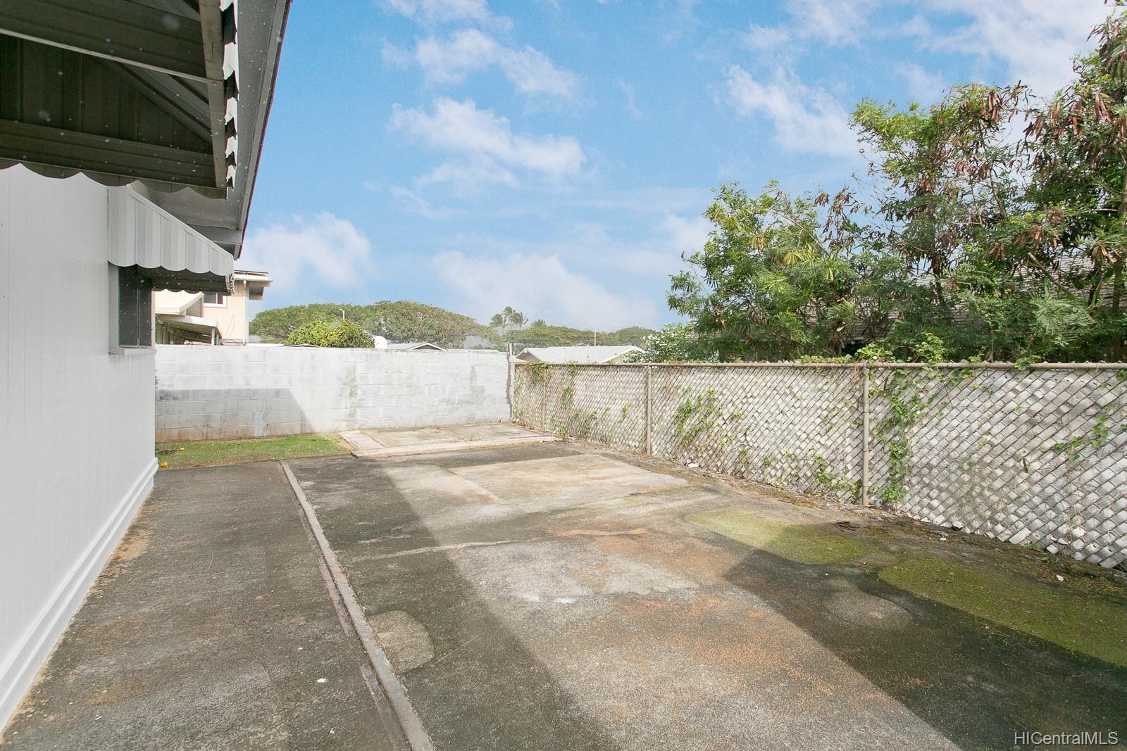 569 Kaumakani Street Honolulu, HI 96825