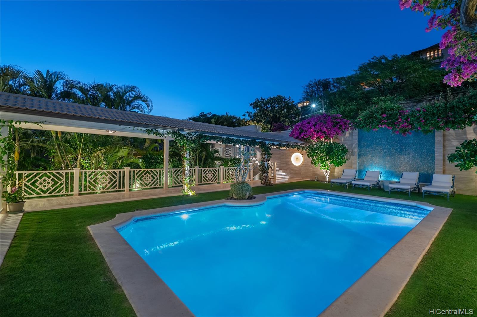 3229 Diamond Head Road Honolulu, HI 96815