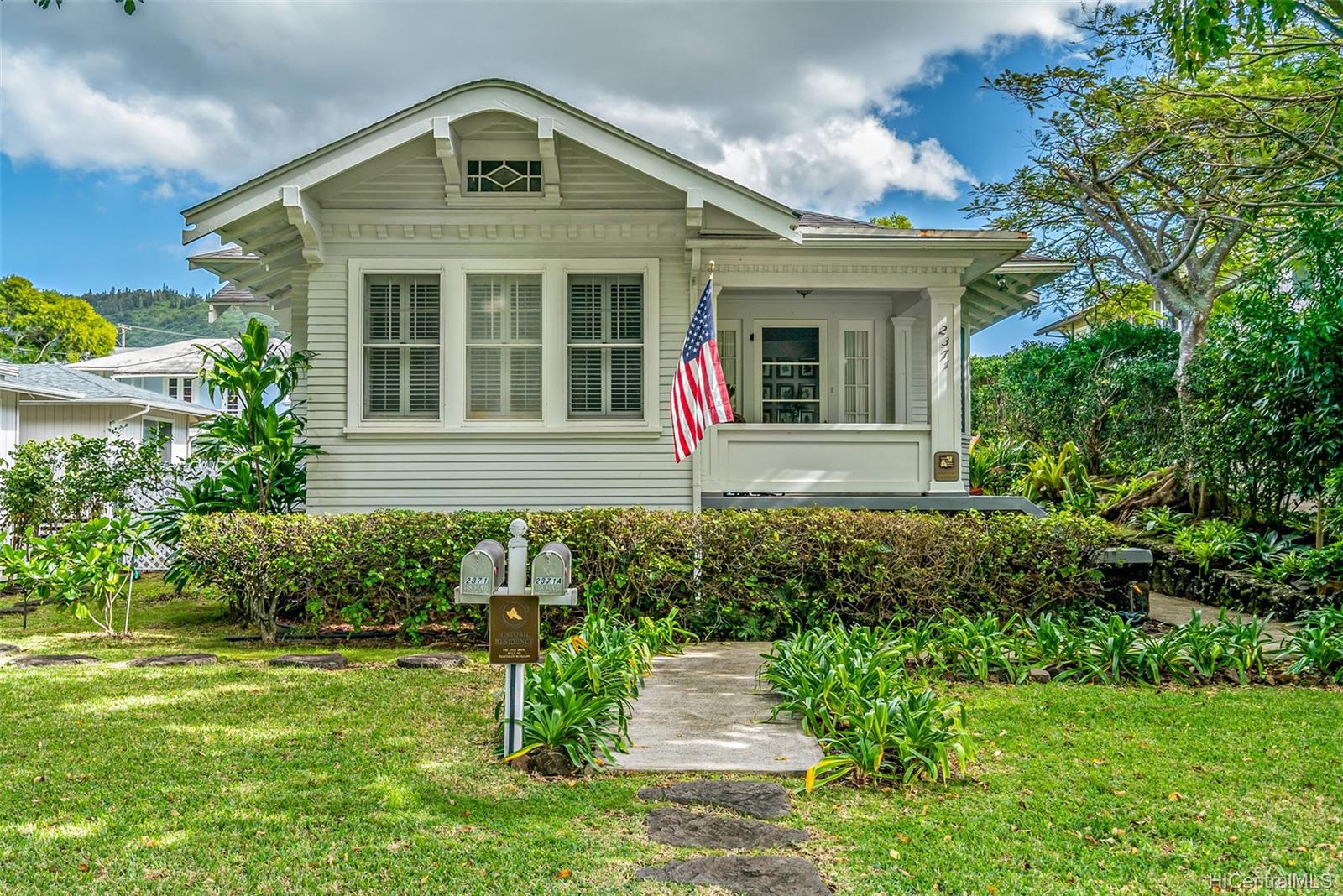 2371 Oahu Avenue Honolulu, HI 96822