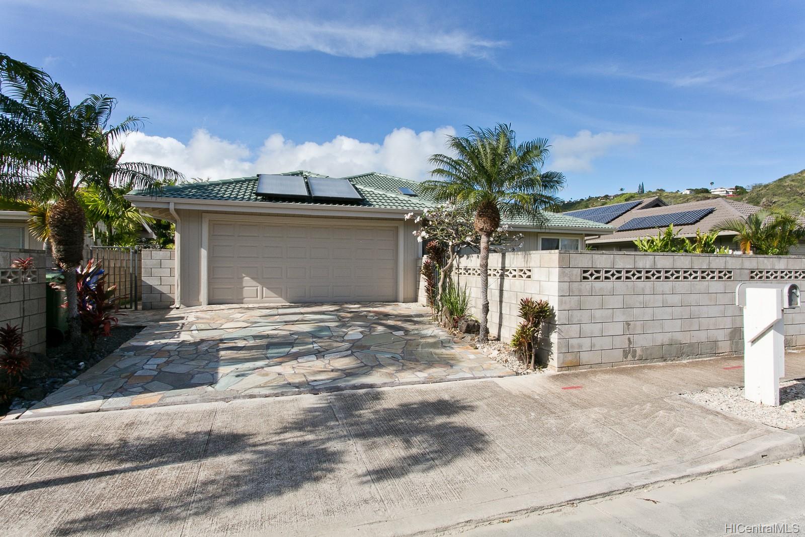 394 Ainahou Street Honolulu, HI 96825