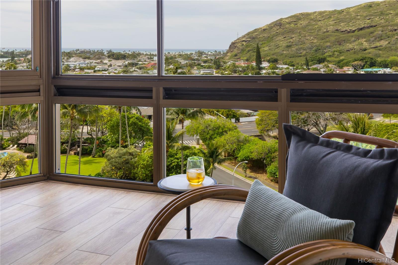 521 Hahaione Street #2/8L, Honolulu, HI 96825
