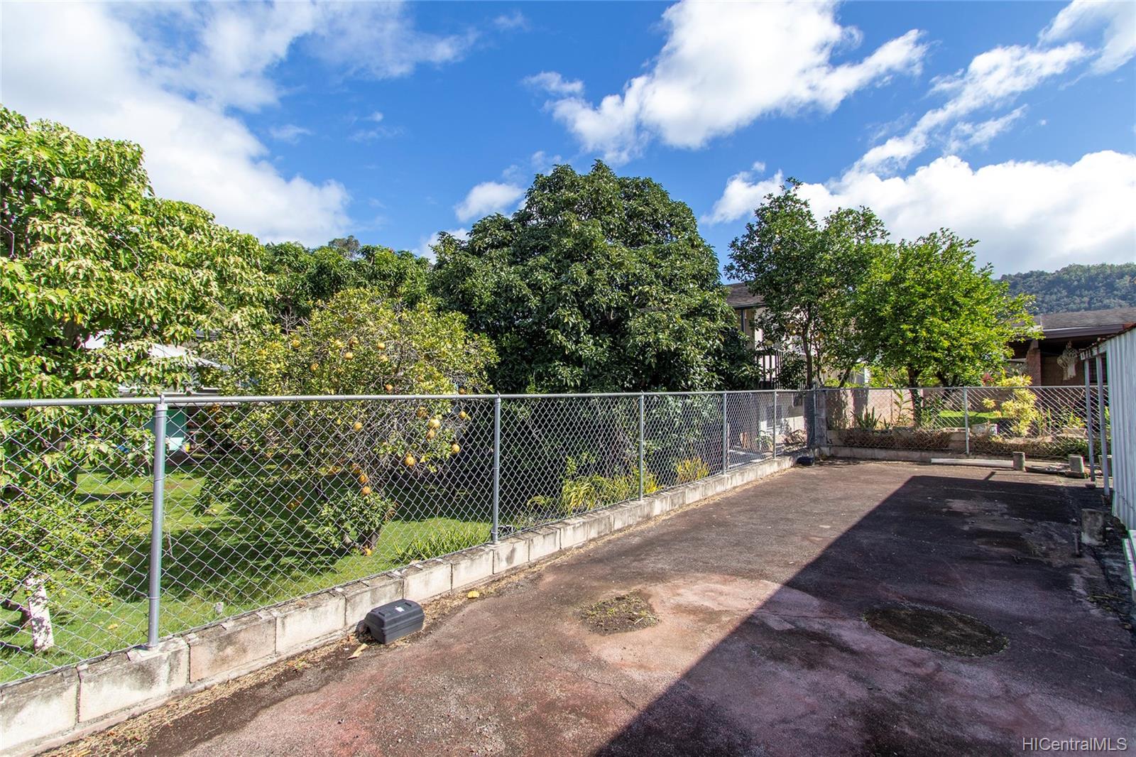 2218 Kanealii Avenue Honolulu, HI 96813