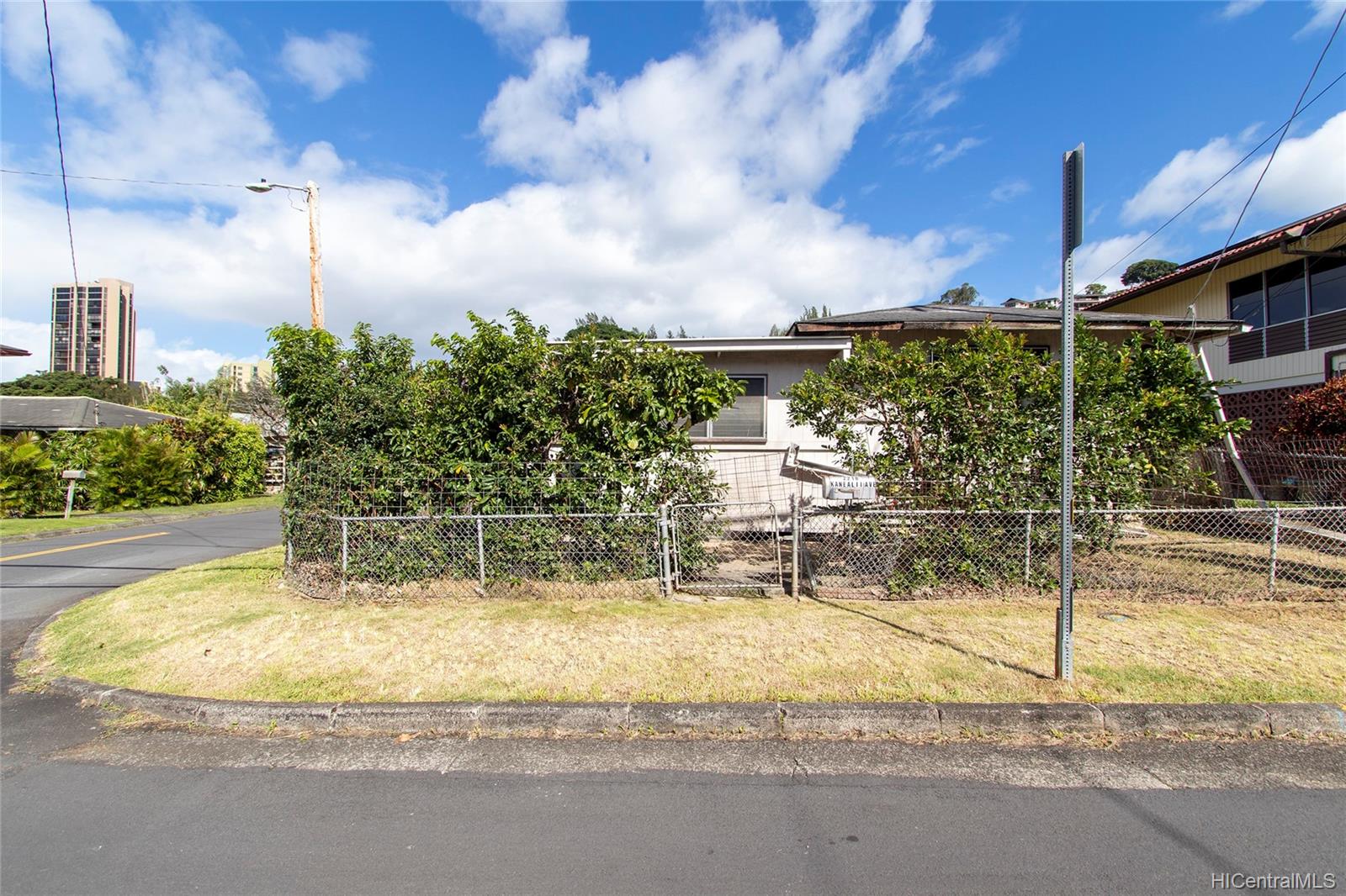 2218 Kanealii Avenue Honolulu, HI 96813