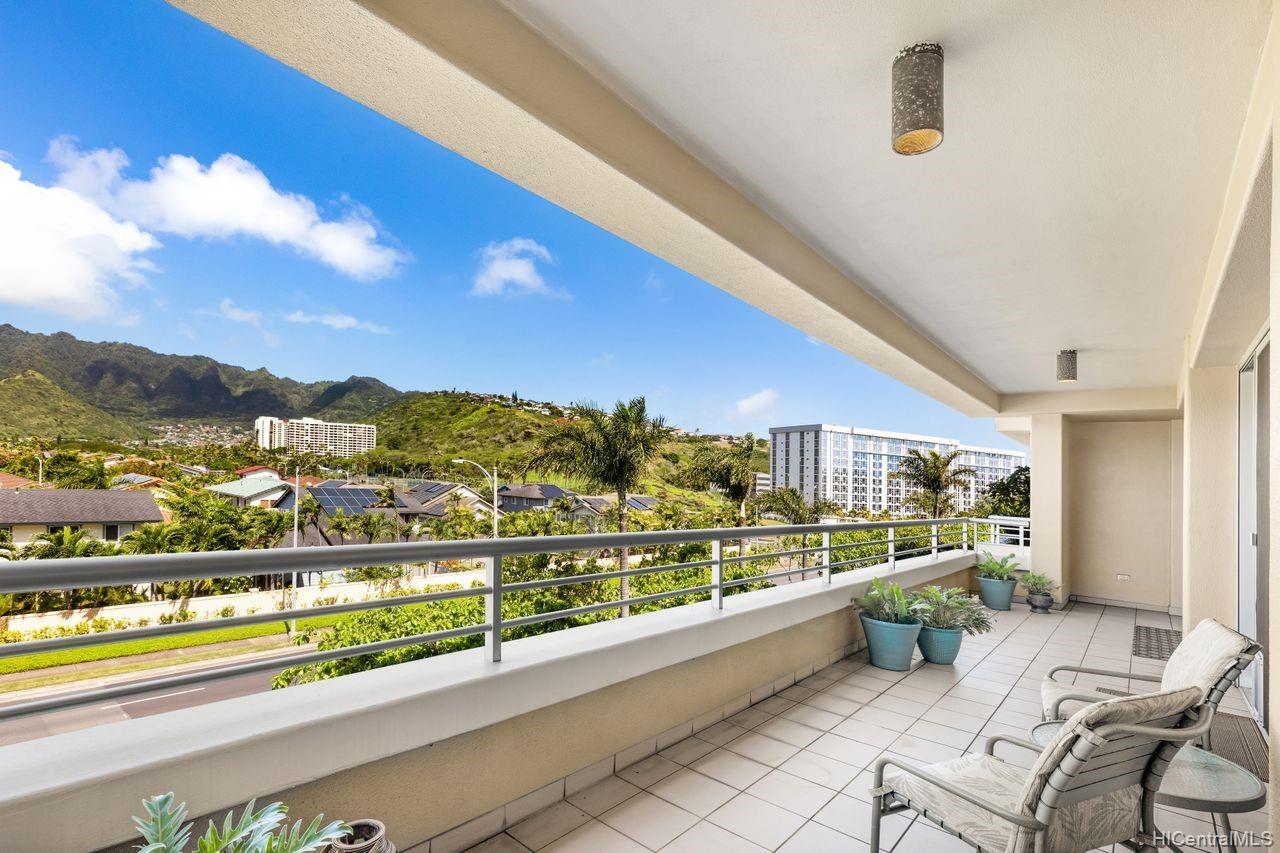 1 Keahole Place #2405, Honolulu, HI 96825